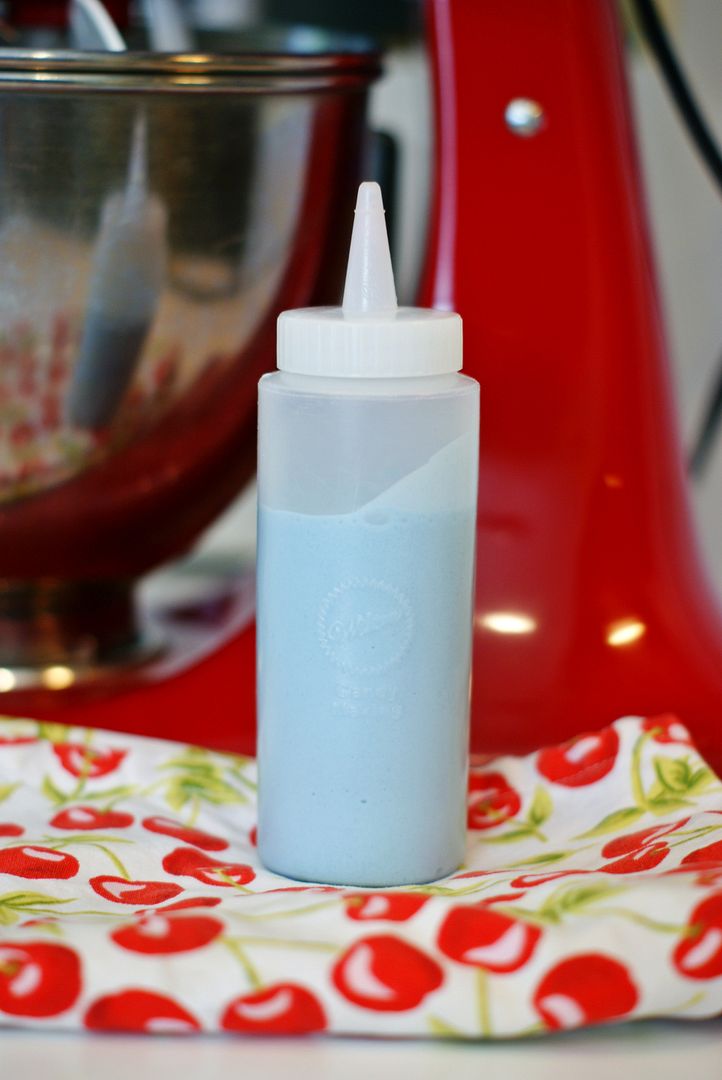 How to Clean Squeeze Bottles . . . Works for Me Wednesday Bake at 350°